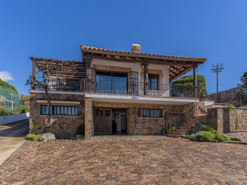 4 soveværelse Villa til salg i Sant Feliu de Guixols med garage - € 1.600.000 (Ref: 8863311)