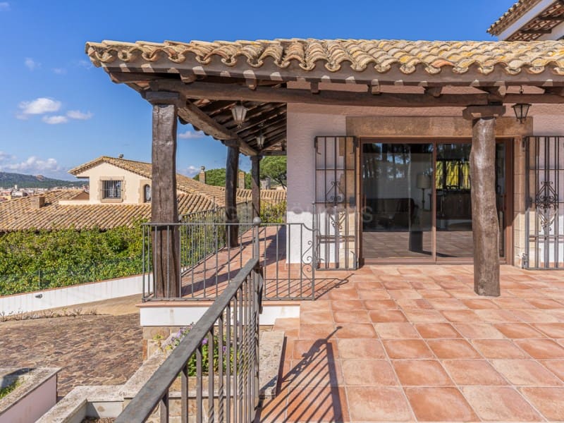 4 soveværelse Villa til salg i Sant Feliu de Guixols med garage - € 1.600.000 (Ref: 8863311)