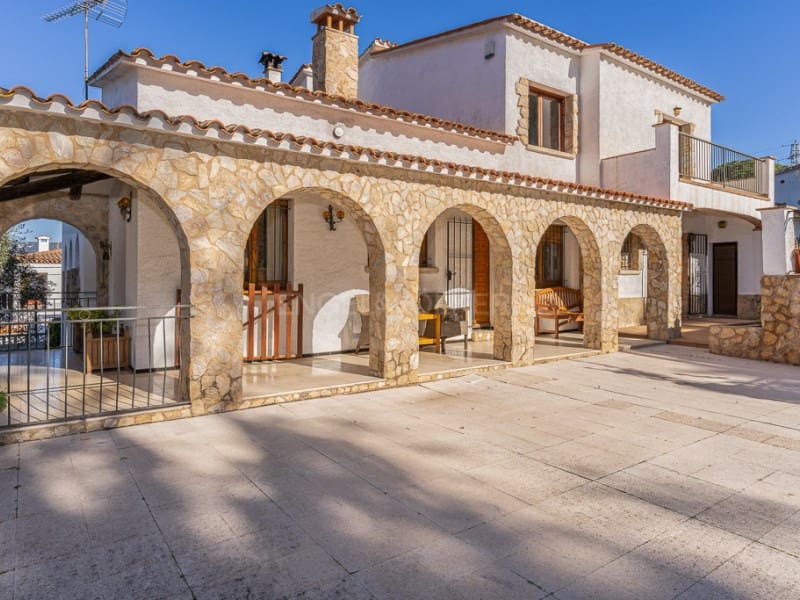 5 soverom Villa til salgs i Santa Cristina d'Aro med svømmebasseng garasje - € 1 290 000 (Ref: 8875724)