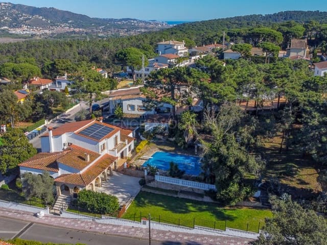 5 soverom Villa til salgs i Santa Cristina d'Aro med svømmebasseng garasje - € 1 290 000 (Ref: 8875724)