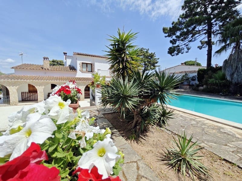 5 soverom Villa til salgs i Santa Cristina d'Aro med svømmebasseng garasje - € 1 290 000 (Ref: 8875724)