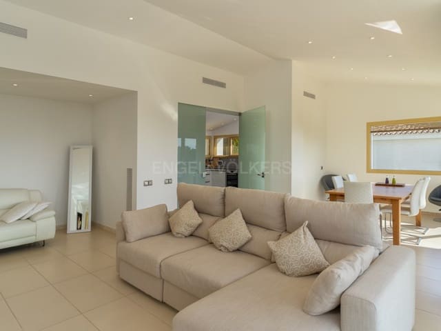 4 bedroom Villa for sale in Blanes - € 1,450,000 (Ref: 8903035)