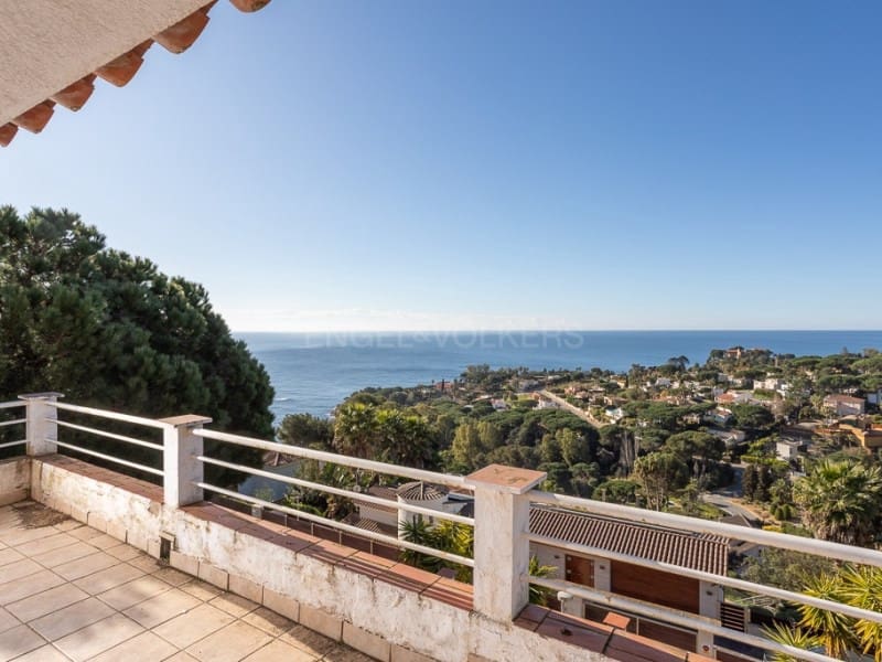 4 soveværelse Villa til salg i Blanes med swimmingpool garage - € 790.000 (Ref: 8916183)