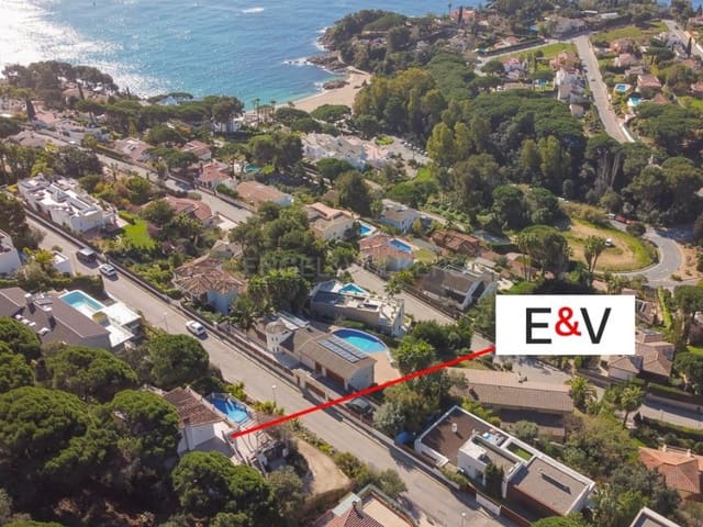 4 bedroom Villa for sale in Blanes with pool garage - € 790,000 (Ref: 8916183)