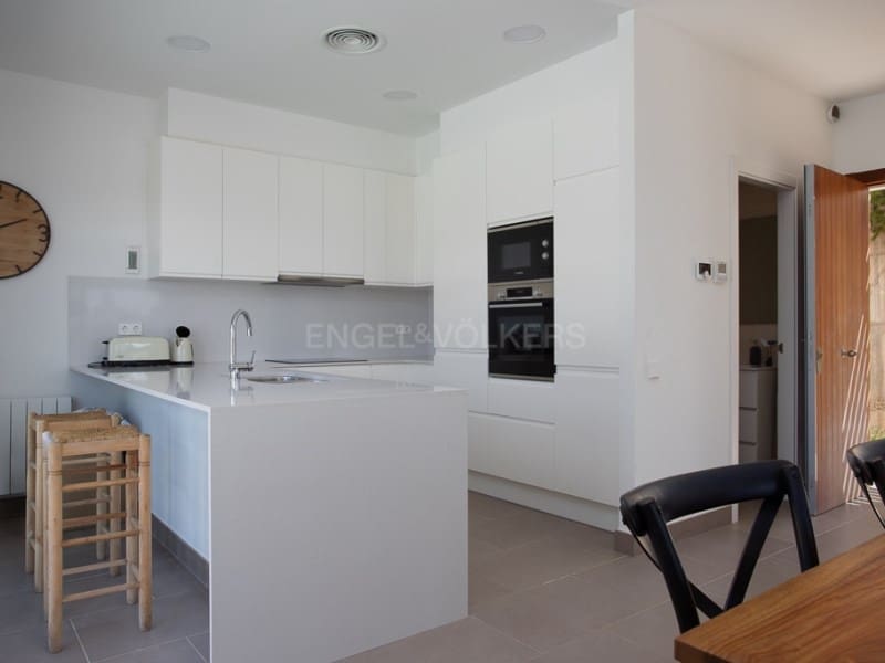 3 bedroom Villa for sale in L'Estartit with pool garage - € 740,000 (Ref: 8950886)