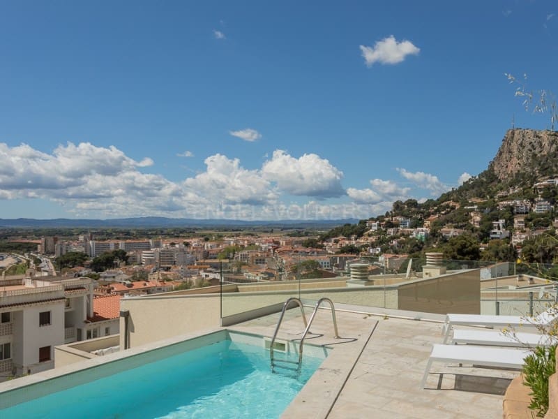 3 bedroom Villa for sale in L'Estartit with pool garage - € 740,000 (Ref: 8950886)