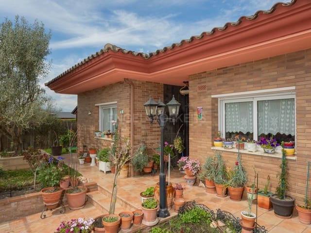 6 bedroom Villa for sale in El Mas Flassià, Vidreres - € 500,000 (Ref: 8957913)