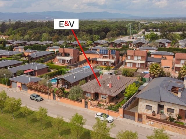 6 bedroom Villa for sale in El Mas Flassià, Vidreres - € 500,000 (Ref: 8957913)