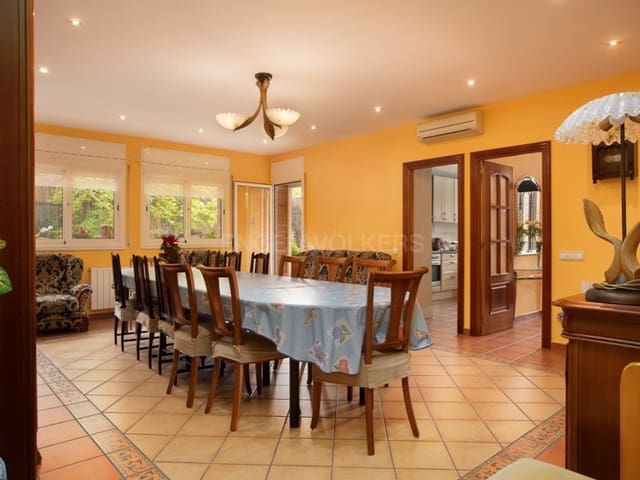 6 bedroom Villa for sale in El Mas Flassià, Vidreres - € 500,000 (Ref: 8957913)