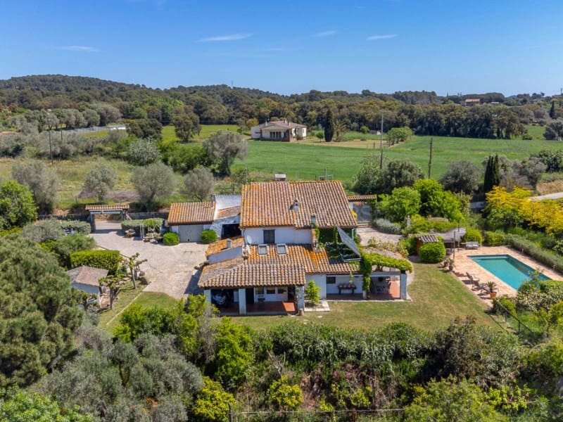 5 soveværelse Finca/Landehus til salg i Vall-llobrega med swimmingpool garage - € 1.585.000 (Ref: 8971374)