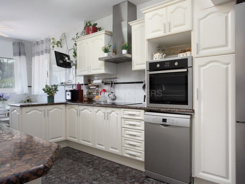 5 soverom Villa til salgs i Santa Coloma de Farners med svømmebasseng garasje - € 395 000 (Ref: 8982681)