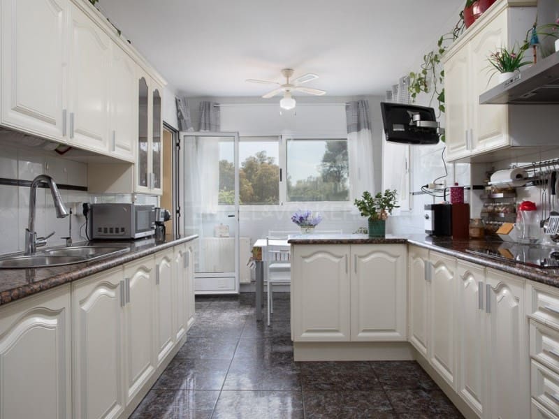 5 soverom Villa til salgs i Santa Coloma de Farners med svømmebasseng garasje - € 395 000 (Ref: 8982681)