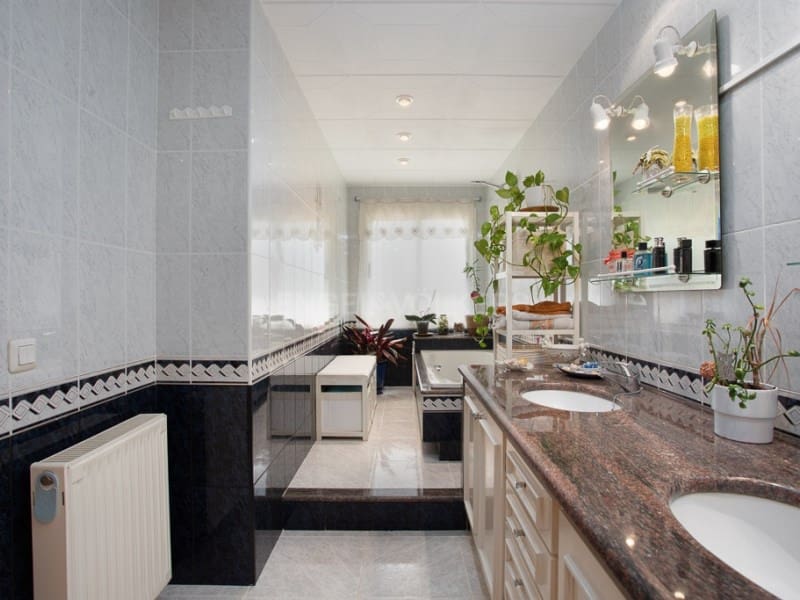 5 soverom Villa til salgs i Santa Coloma de Farners med svømmebasseng garasje - € 395 000 (Ref: 8982681)