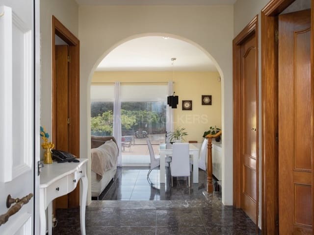5 chambre Villa/Maison à vendre à Santa Coloma de Farners avec piscine garage - 395 000 € (Ref: 8982681)