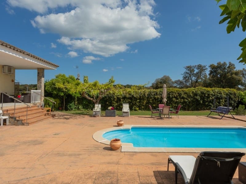 5 soverom Villa til salgs i Santa Coloma de Farners med svømmebasseng garasje - € 395 000 (Ref: 8982681)