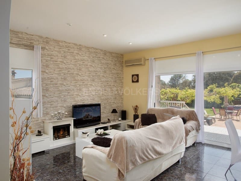 5 soverom Villa til salgs i Santa Coloma de Farners med svømmebasseng garasje - € 395 000 (Ref: 8982681)