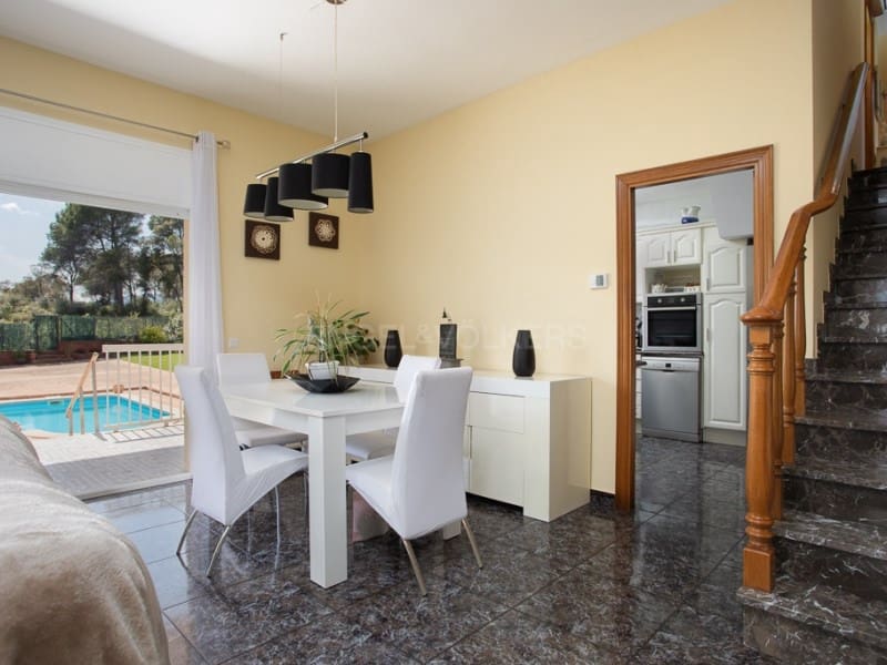 5 soverom Villa til salgs i Santa Coloma de Farners med svømmebasseng garasje - € 395 000 (Ref: 8982681)