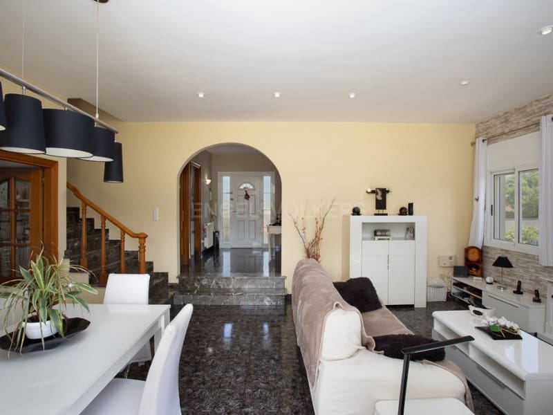 5 soverom Villa til salgs i Santa Coloma de Farners med svømmebasseng garasje - € 395 000 (Ref: 8982681)