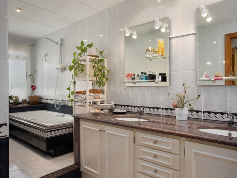 5 soverom Villa til salgs i Santa Coloma de Farners med svømmebasseng garasje - € 395 000 (Ref: 8982681)