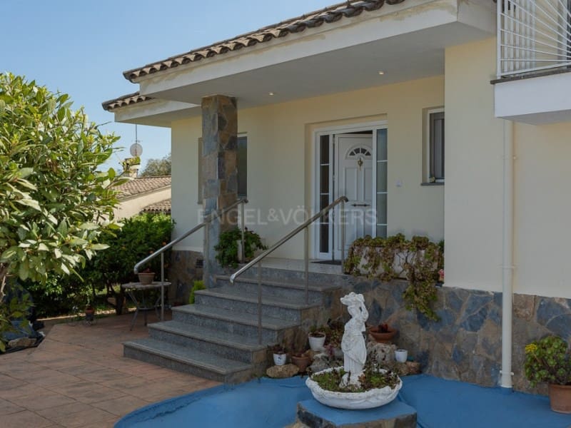 5 soverom Villa til salgs i Santa Coloma de Farners med svømmebasseng garasje - € 395 000 (Ref: 8982681)