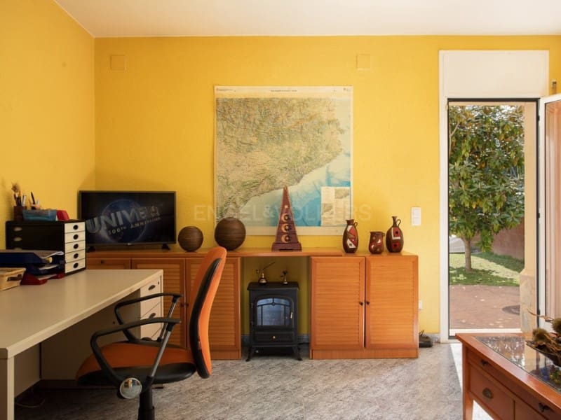 5 soverom Villa til salgs i Santa Coloma de Farners med svømmebasseng garasje - € 395 000 (Ref: 8982681)