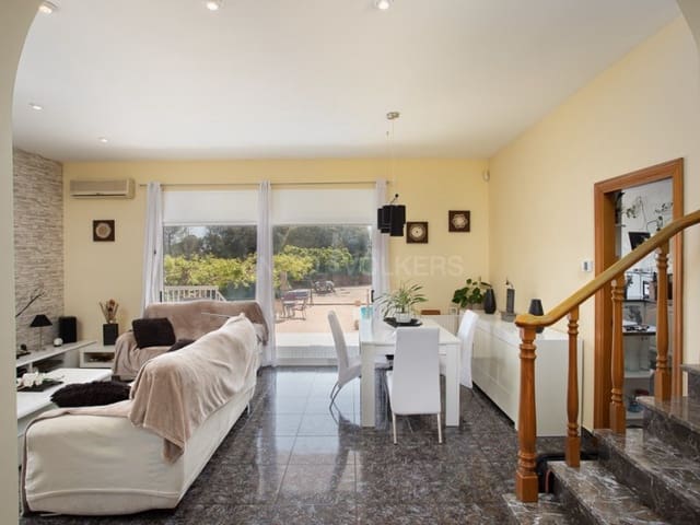 5 chambre Villa/Maison à vendre à Santa Coloma de Farners avec piscine garage - 395 000 € (Ref: 8982681)