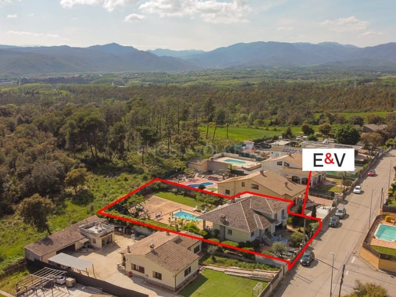 5 soverom Villa til salgs i Santa Coloma de Farners med svømmebasseng garasje - € 395 000 (Ref: 8982681)