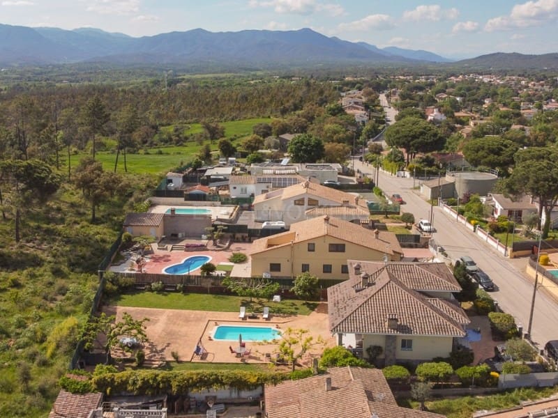 5 soverom Villa til salgs i Santa Coloma de Farners med svømmebasseng garasje - € 395 000 (Ref: 8982681)