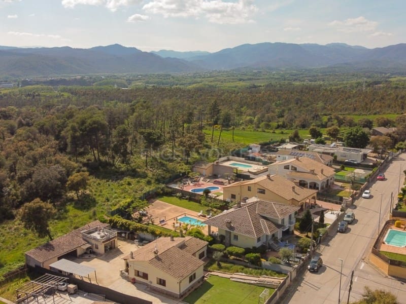 5 soverom Villa til salgs i Santa Coloma de Farners med svømmebasseng garasje - € 395 000 (Ref: 8982681)