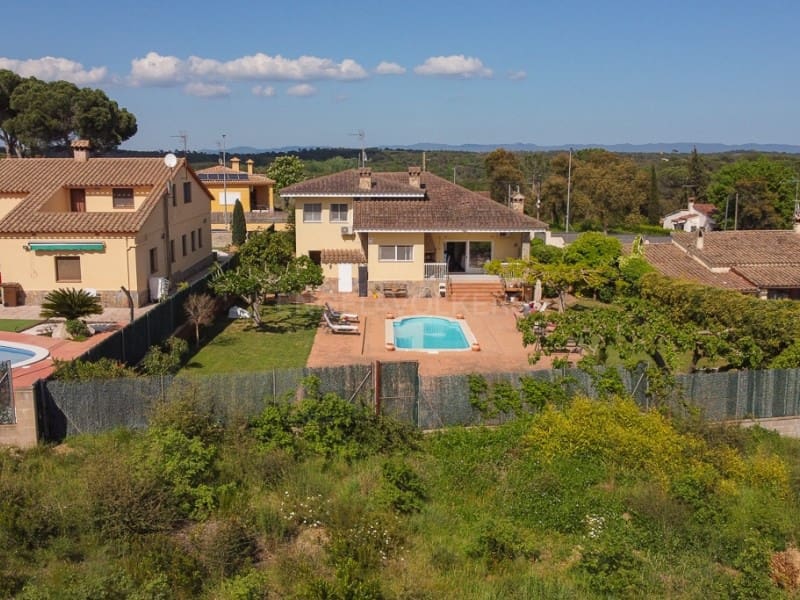 5 soverom Villa til salgs i Santa Coloma de Farners med svømmebasseng garasje - € 395 000 (Ref: 8982681)