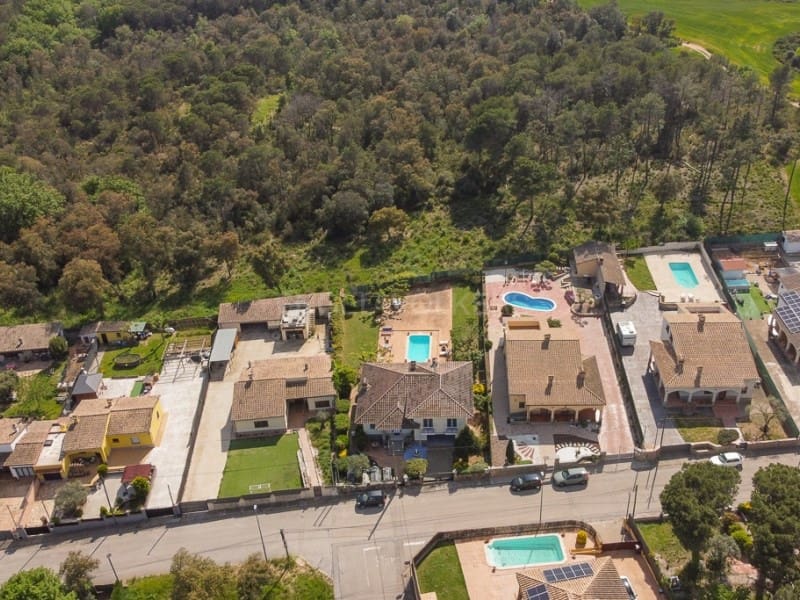 5 soverom Villa til salgs i Santa Coloma de Farners med svømmebasseng garasje - € 395 000 (Ref: 8982681)