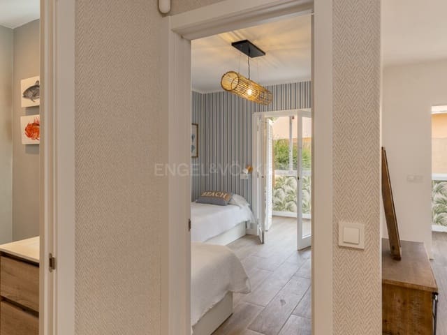 2 bedroom Apartment for sale in Sant Feliu de Guíxols - € 295,000 (Ref: 9006132)