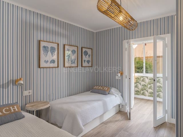 2 bedroom Apartment for sale in Sant Feliu de Guíxols - € 295,000 (Ref: 9006132)