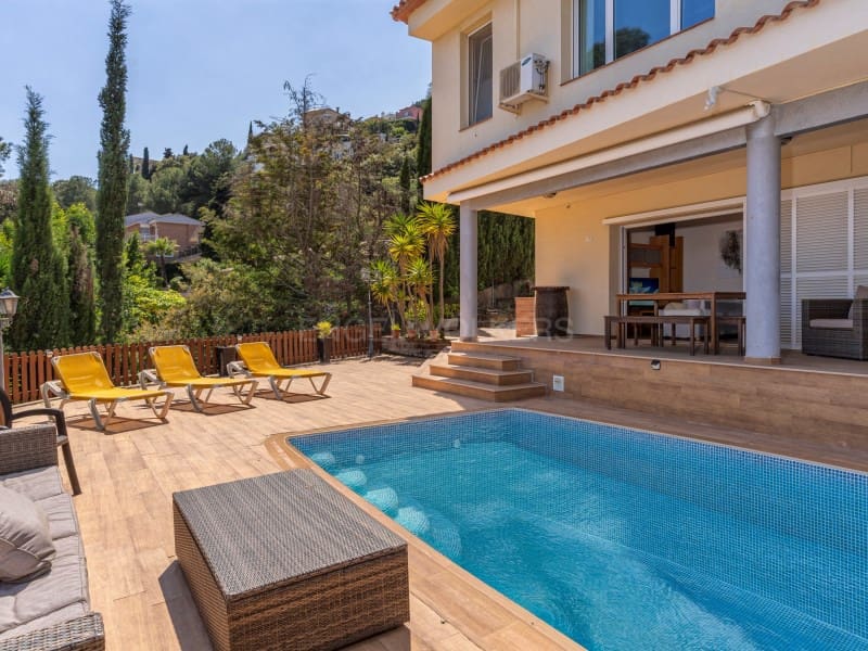 6 soveværelse Villa til salg i Lloret de Mar med swimmingpool - € 955.000 (Ref: 9008579)