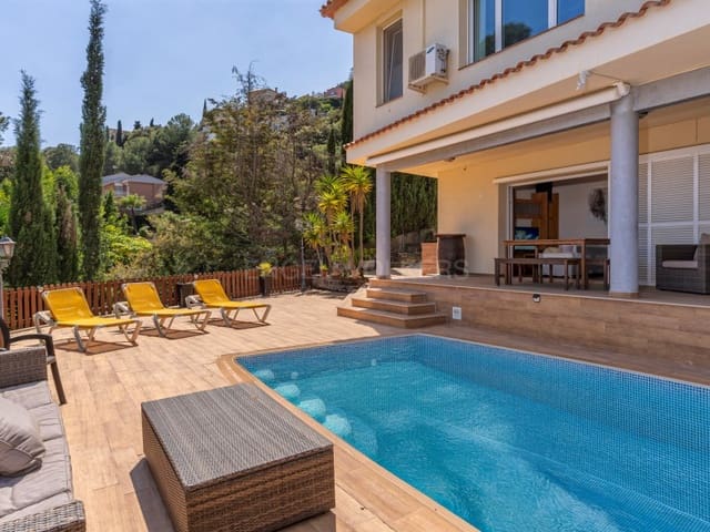 6 Zimmer Villa zu verkaufen in Santa Clotilde, Lloret de Mar mit Pool - 955.000 € (Ref: 9008579)