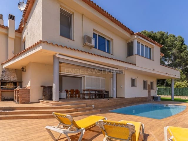 6 Zimmer Villa zu verkaufen in Santa Clotilde, Lloret de Mar mit Pool - 955.000 € (Ref: 9008579)