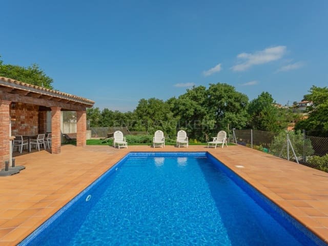 Chalet de 4 habitaciones en Maçanet de la Selva en venta con piscina - 399.000 € (Ref: 9062647)