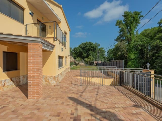 Chalet de 4 habitaciones en Maçanet de la Selva en venta con piscina - 399.000 € (Ref: 9062647)