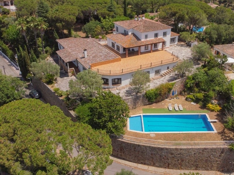 13 sypialnia Finka/Dom wiejski na sprzedaż w Santa Cristina d'Aro z basenem garażem - 1 780 000 € (Ref: 9106891)