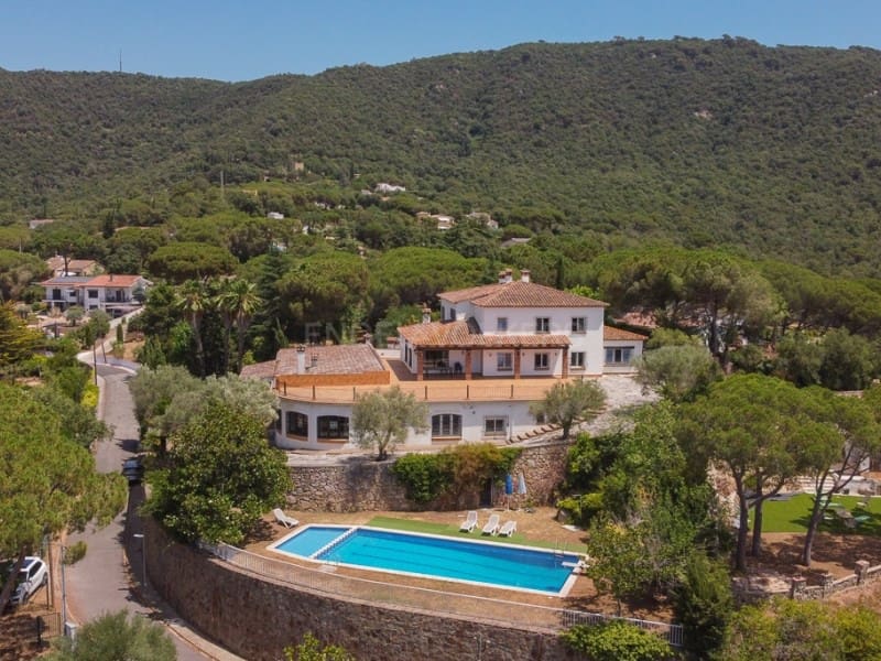 13 sypialnia Finka/Dom wiejski na sprzedaż w Santa Cristina d'Aro z basenem garażem - 1 780 000 € (Ref: 9106891)