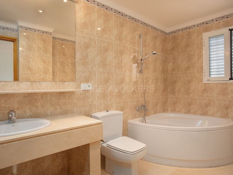 13 sypialnia Finka/Dom wiejski na sprzedaż w Santa Cristina d'Aro z basenem garażem - 1 780 000 € (Ref: 9106891)