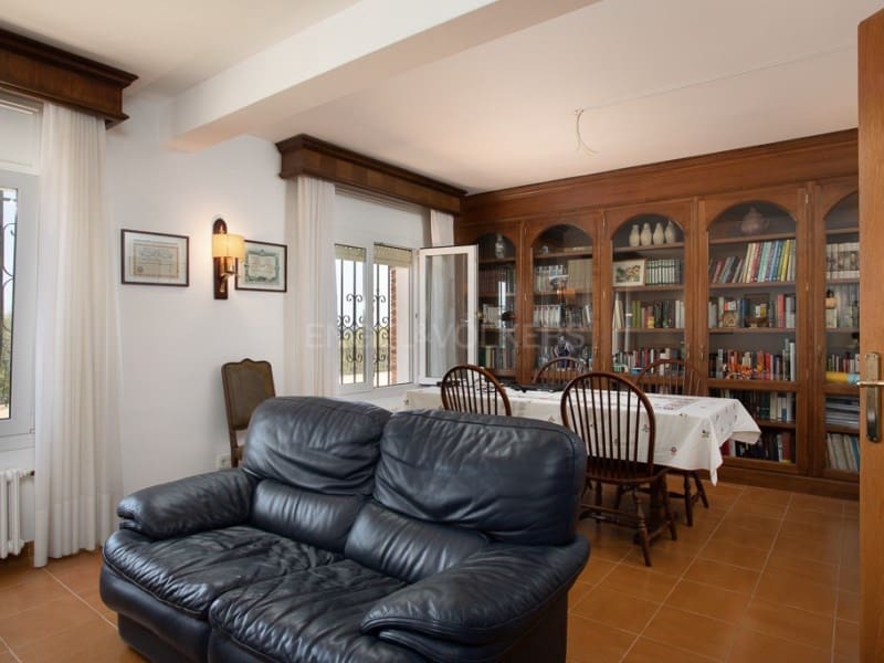 13 sypialnia Finka/Dom wiejski na sprzedaż w Santa Cristina d'Aro z basenem garażem - 1 780 000 € (Ref: 9106891)