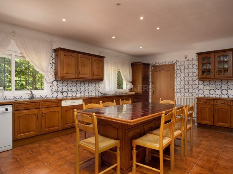 13 sypialnia Finka/Dom wiejski na sprzedaż w Santa Cristina d'Aro z basenem garażem - 1 780 000 € (Ref: 9106891)