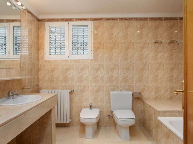 13 sypialnia Finka/Dom wiejski na sprzedaż w Santa Cristina d'Aro z basenem garażem - 1 780 000 € (Ref: 9106891)