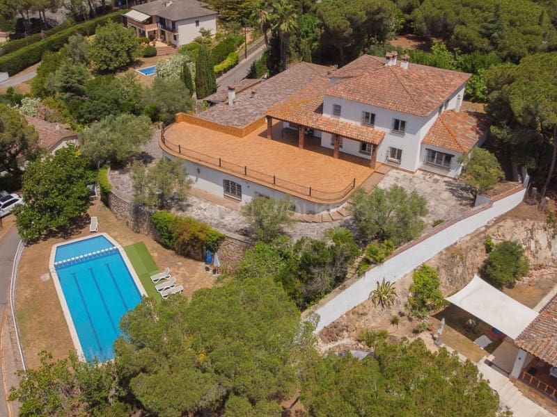 13 sypialnia Finka/Dom wiejski na sprzedaż w Santa Cristina d'Aro z basenem garażem - 1 780 000 € (Ref: 9106891)