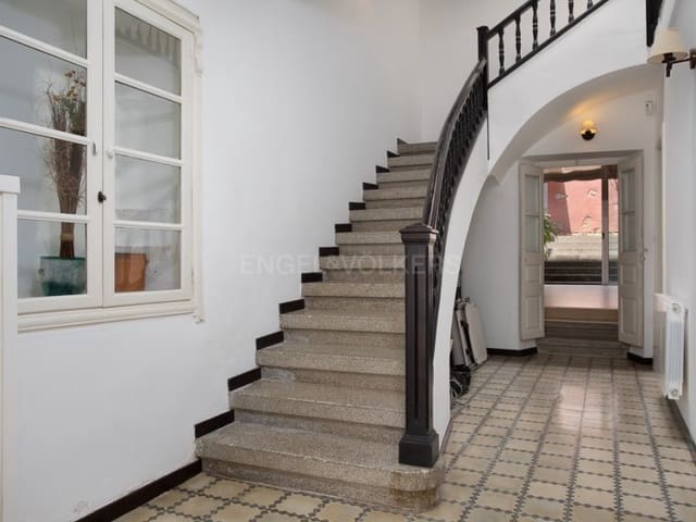 5 bedroom Townhouse for sale in Breda with pool - € 590,000 (Ref: 9110664)