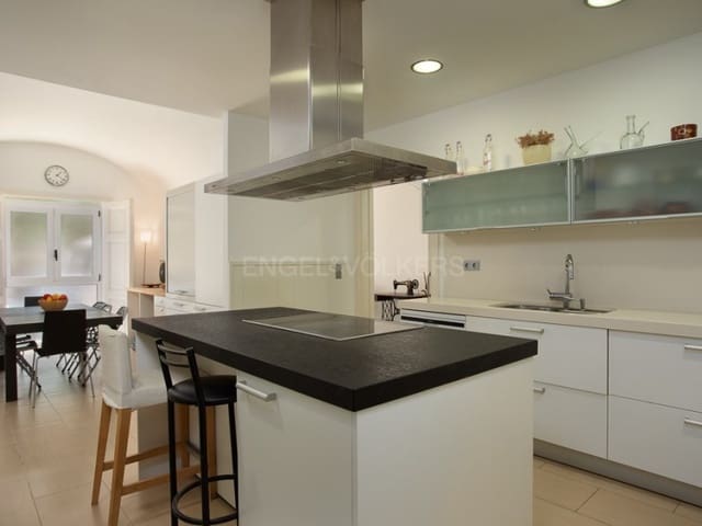 5 bedroom Townhouse for sale in Breda with pool - € 590,000 (Ref: 9110664)