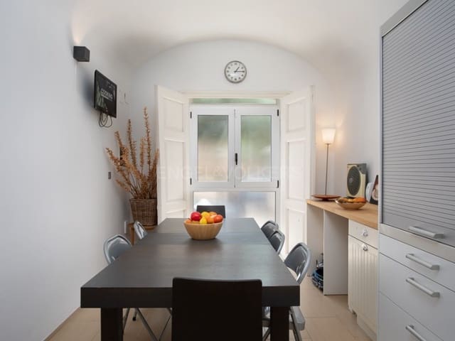 5 bedroom Townhouse for sale in Breda with pool - € 590,000 (Ref: 9110664)