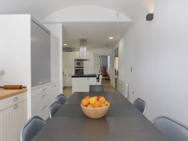 5 bedroom Townhouse for sale in Breda with pool - € 590,000 (Ref: 9110664)