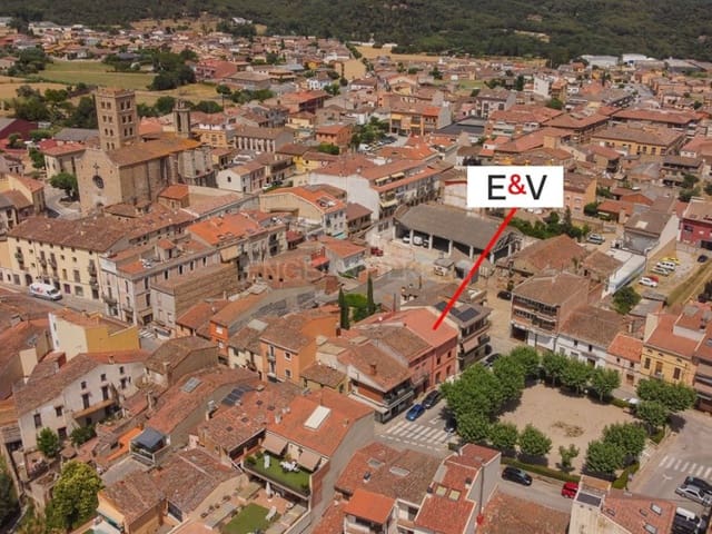 5 bedroom Townhouse for sale in Breda with pool - € 590,000 (Ref: 9110664)